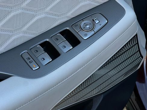 Used 2021 Hyundai Palisade Calligraphy image 12