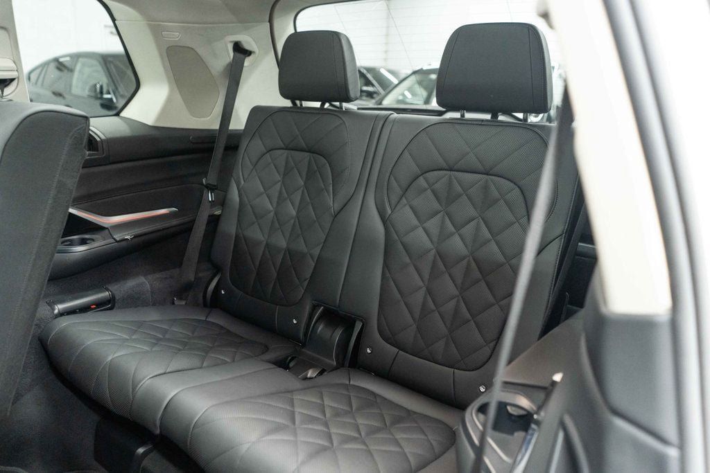 Used 2025 BMW X7 xDrive40i AWD/4WD image 18