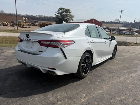 Used 2019 Toyota Camry XSE image 3