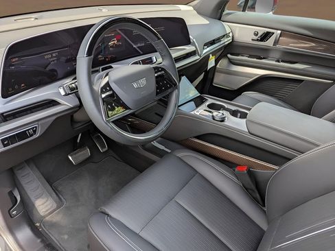 New 2026 Cadillac Vistiq Luxury AWD/4WD image 7