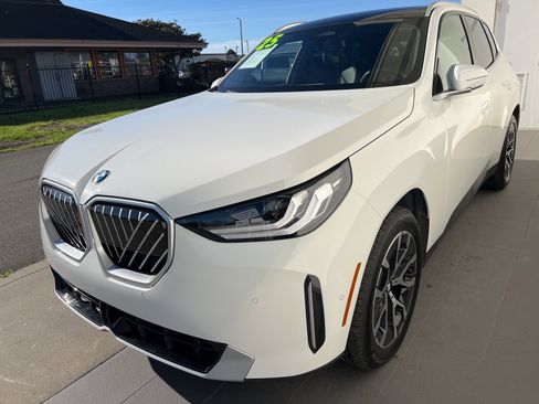 Used 2025 BMW X3 xDrive30i w/ M Sport Package image 2