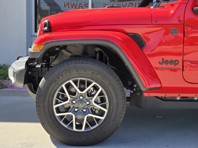 Used 2026 Jeep Wrangler Unlimited Sahara AWD/4WD image 8