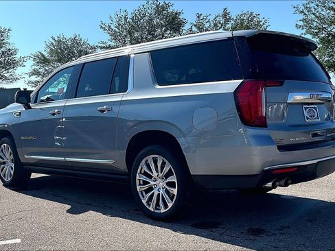 Used 2023 GMC Yukon XL Denali AWD/4WD image 5