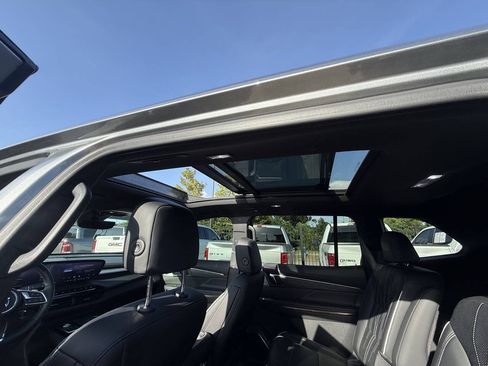 Used 2025 Buick Enclave Avenir w/ Super Cruise Package FWD image 33