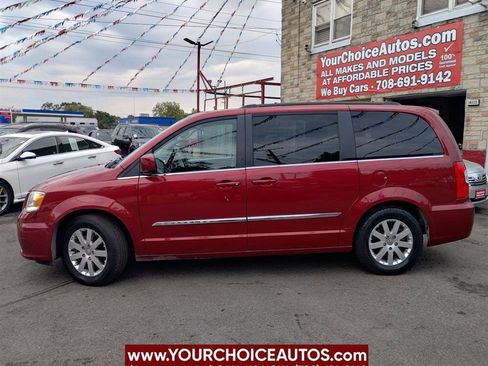 Used 2015 Chrysler Town & Country Touring image 2