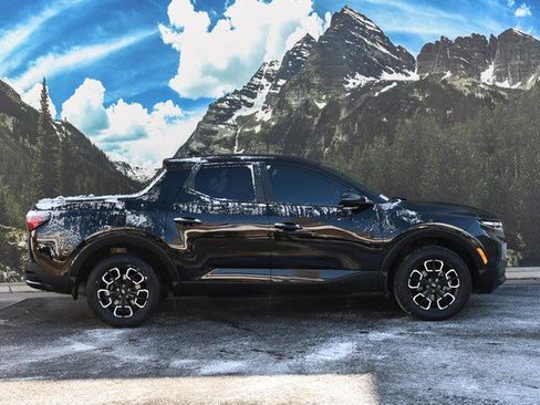 Used 2023 Hyundai Santa Cruz SEL Premium image 2