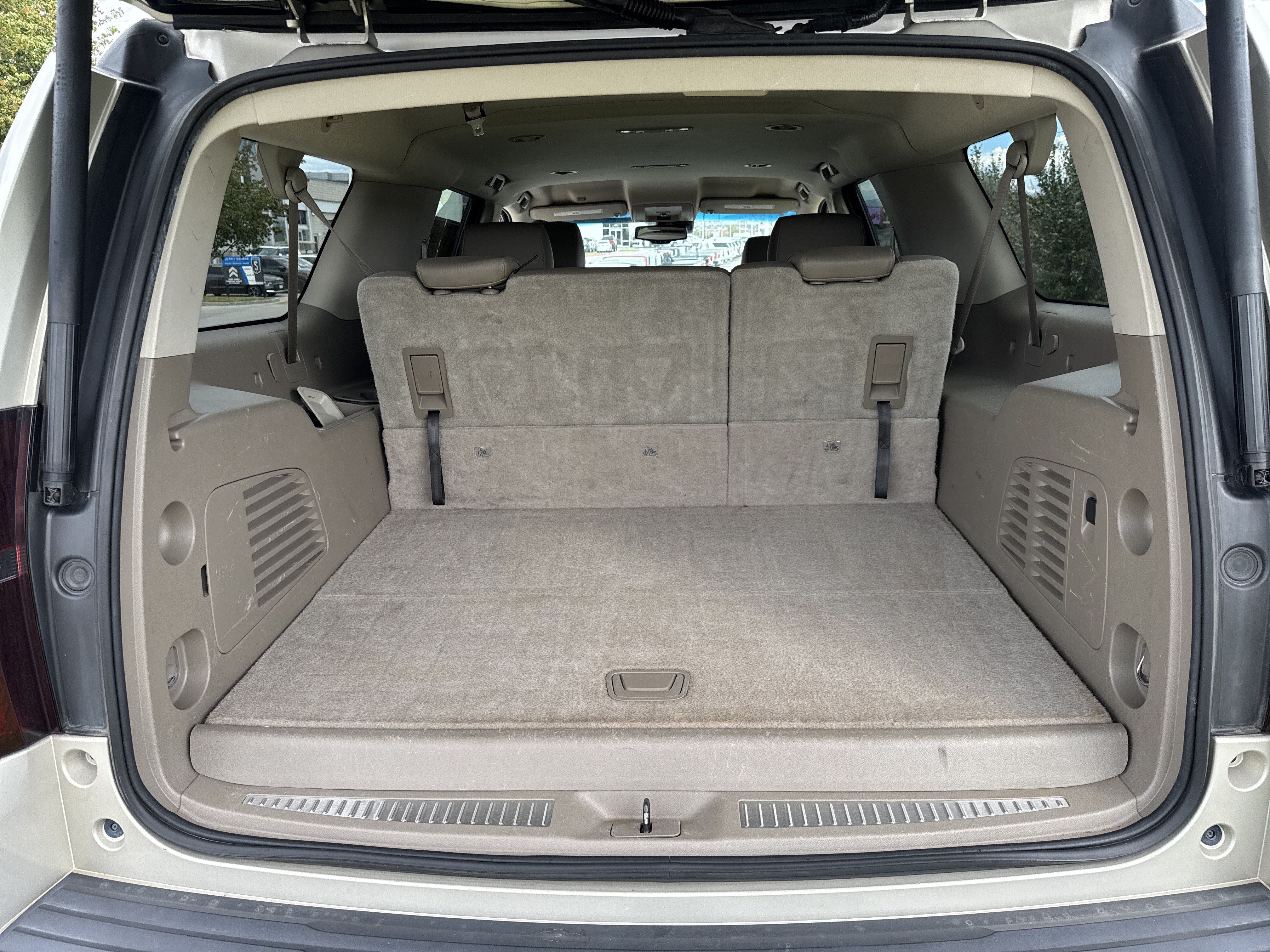 Used 2015 Chevrolet Suburban LT AWD/4WD image 24