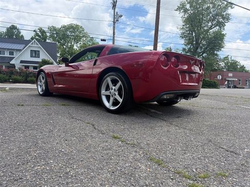 Used 2005 Chevrolet Corvette Coupe w/ Preferred Equipment Group RWD image 5