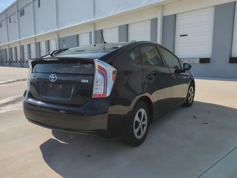 Used 2015 Toyota Prius Two FWD image 5