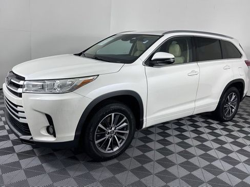 Used 2018 Toyota Highlander XLE image 4