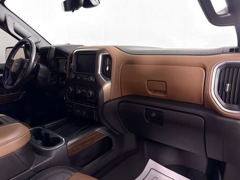 Used 2021 Chevrolet Silverado 1500 High Country w/ Technology Package image 32