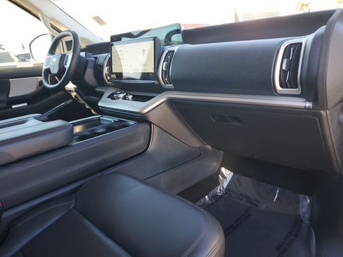 Used 2025 Ford Expedition Active image 14