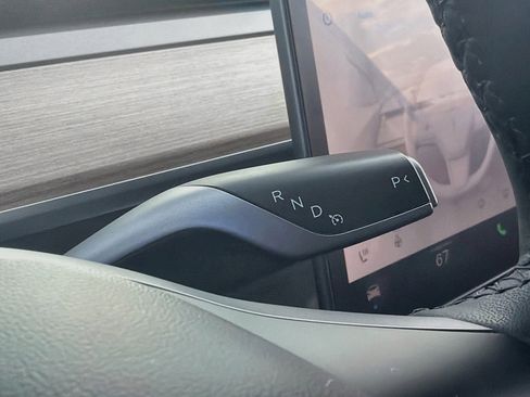 Used 2022 Tesla Model Y Long Range AWD/4WD image 24