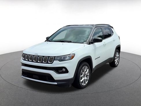 Used 2025 Jeep Compass Limited AWD/4WD image 5