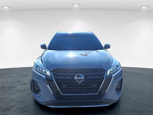 Used 2023 Nissan Kicks SR w/ SR Premium Package image 3