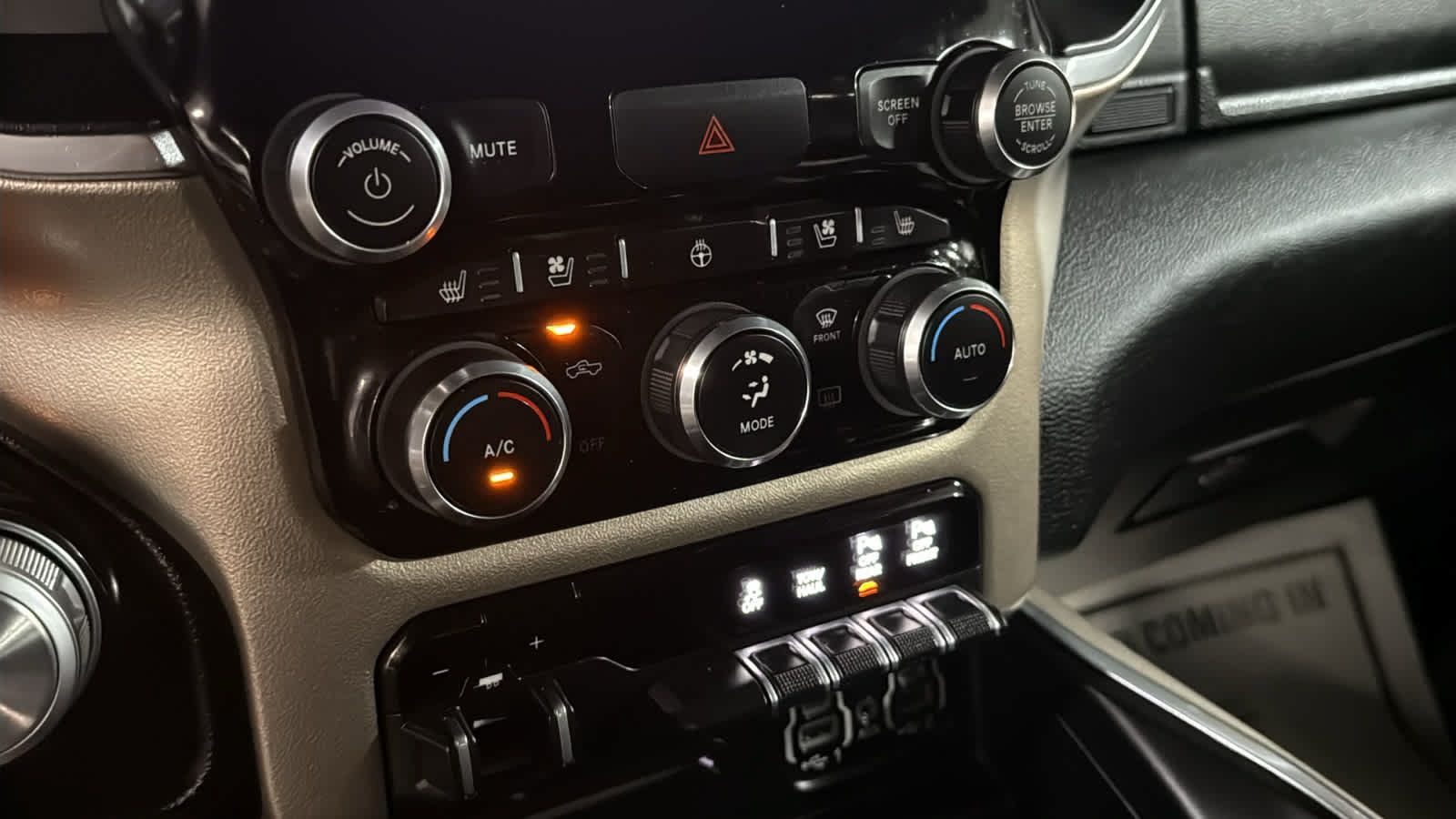 Used 2019 RAM 1500 Laramie AWD/4WD image 19