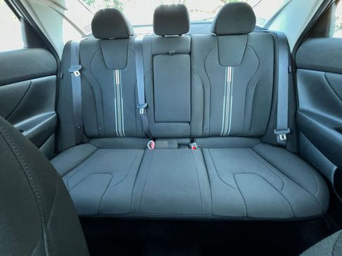 Used 2025 Hyundai Elantra SEL image 38