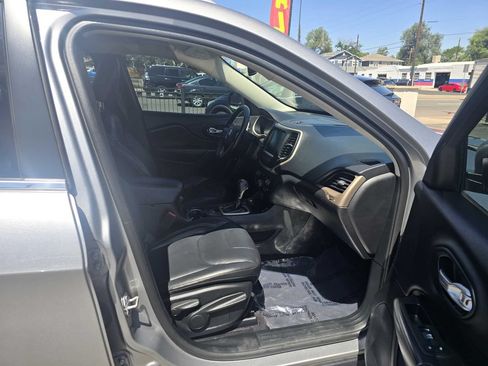 Used 2017 Jeep Cherokee Limited AWD/4WD image 25