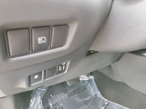 Used 2020 Toyota C-HR LE image 21