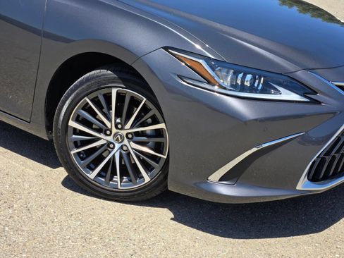 Used 2024 Lexus ES 300h w/ Premium Package FWD image 10