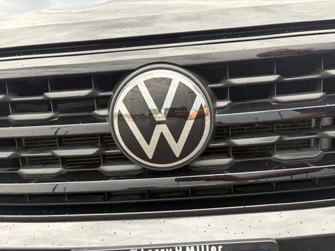 Used 2023 Volkswagen Atlas SEL R-Line AWD/4WD image 23