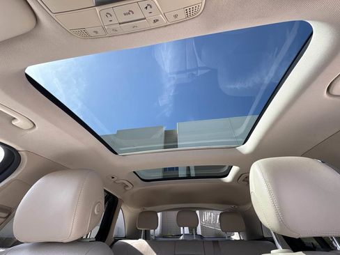 Used 2017 Mercedes-Benz GLC 300 4MATIC image 29