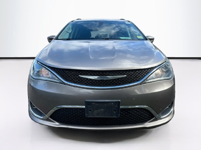 Used 2017 Chrysler Pacifica Touring-L Plus w/ Tire & Wheel Group FWD image 2