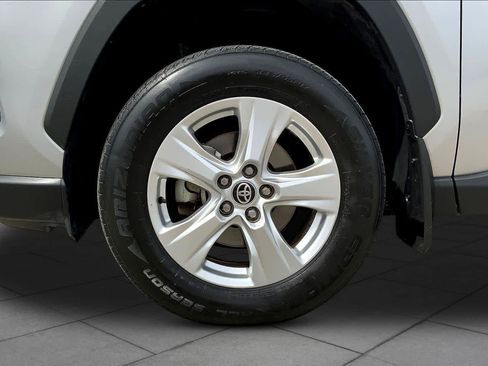 Used 2021 Toyota RAV4 XLE image 11