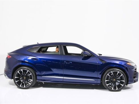 Used 2022 Lamborghini Urus AWD/4WD image 11