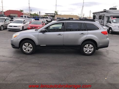 Used 2011 Subaru Outback 2.5i image 5