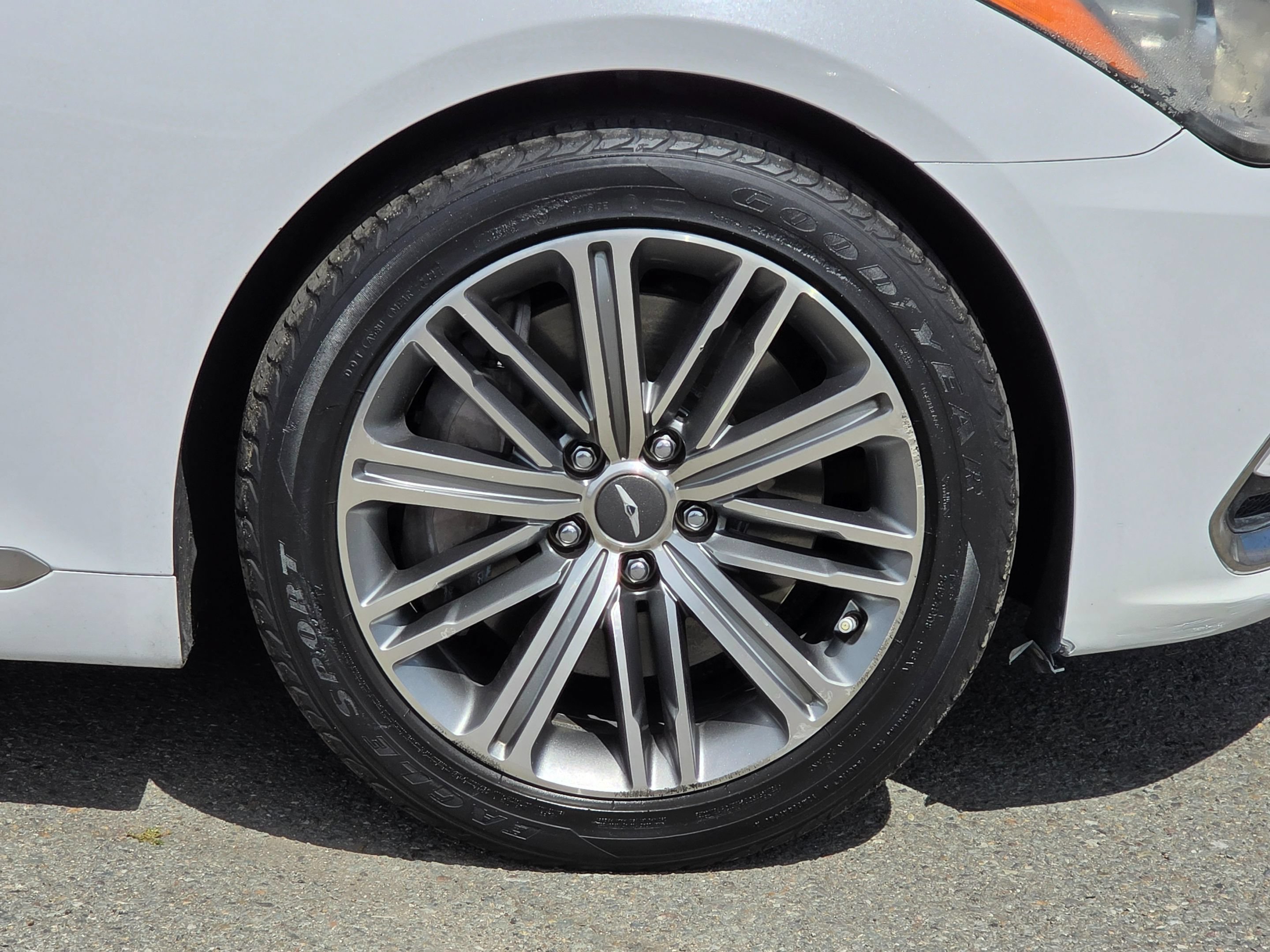 Used 2018 Genesis G80 3.8 RWD image 8