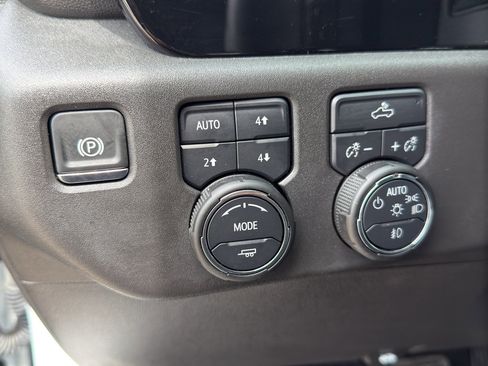 Used 2025 Chevrolet Silverado 1500 LT Trail Boss w/ Convenience Package II AWD/4WD image 21
