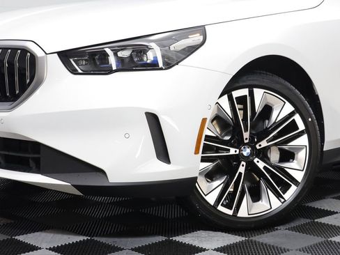 New 2026 BMW 530i xDrive w/ Premium Package AWD/4WD image 4