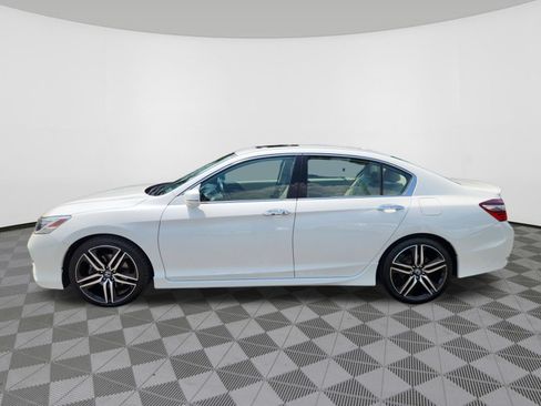 Used 2017 Honda Accord Touring image 5