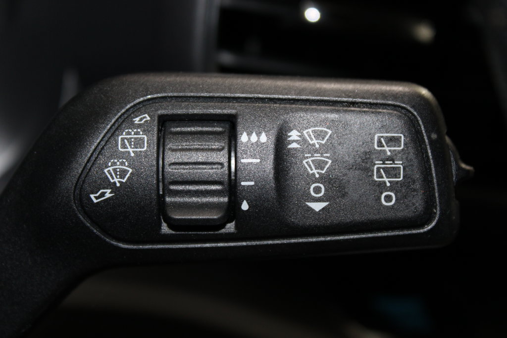 Used 2023 Ford Explorer XLT w/ Equipment Group 202A AWD/4WD image 42