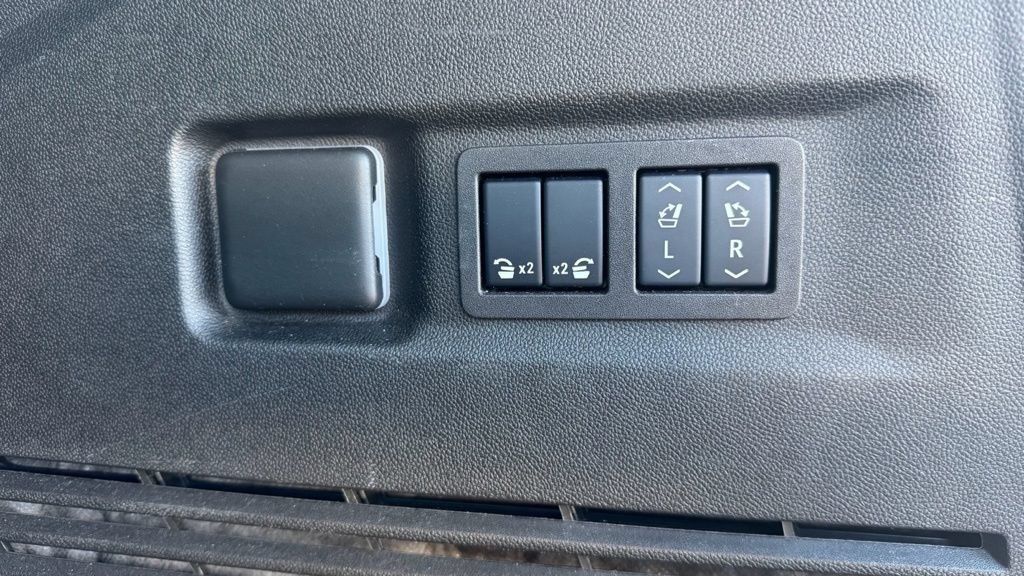 Used 2024 Chevrolet Suburban RST w/ Luxury Package AWD/4WD image 11