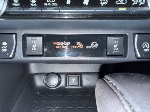 Certified 2022 Toyota RAV4 XLE w/ Convenience Package AWD/4WD image 29