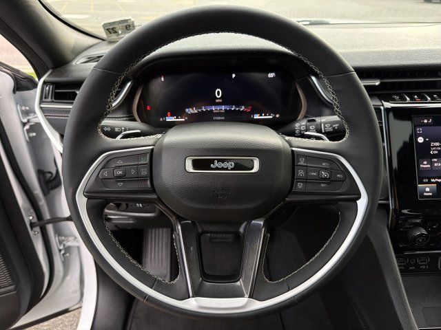 Used 2023 Jeep Grand Cherokee Altitude AWD/4WD image 18