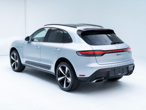 Certified 2026 Porsche Macan AWD/4WD image 3