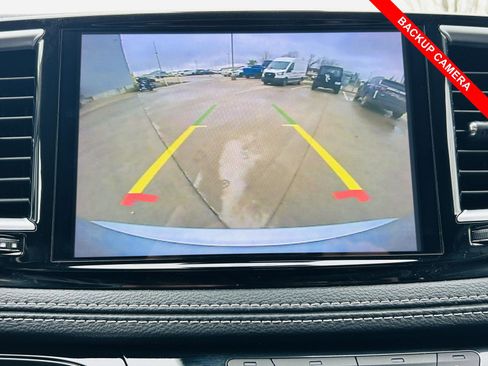 Used 2023 Chrysler Pacifica Limited image 12