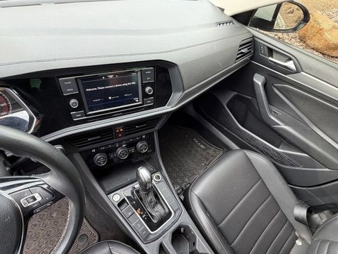 Used 2021 Volkswagen Jetta SE w/ SE Cold Weather Package FWD image 19