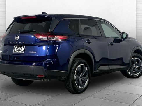 Used 2024 Nissan Rogue SV AWD/4WD image 13