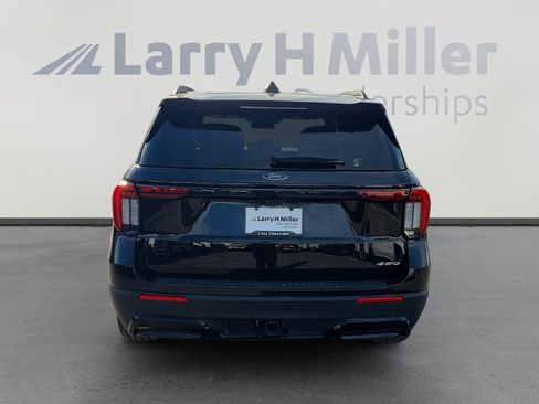 Used 2025 Ford Explorer ST-Line w/ ST-Line Street Pack image 4