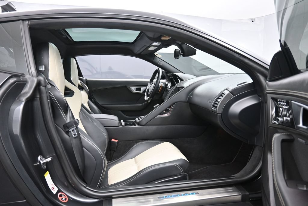 Used 2015 Jaguar F-TYPE R RWD image 22