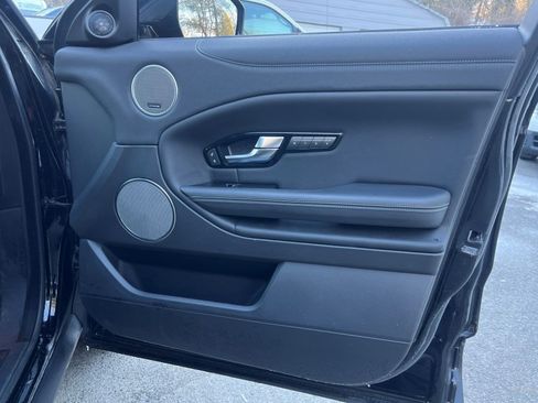 Used 2018 Land Rover Range Rover Evoque SE Premium image 7