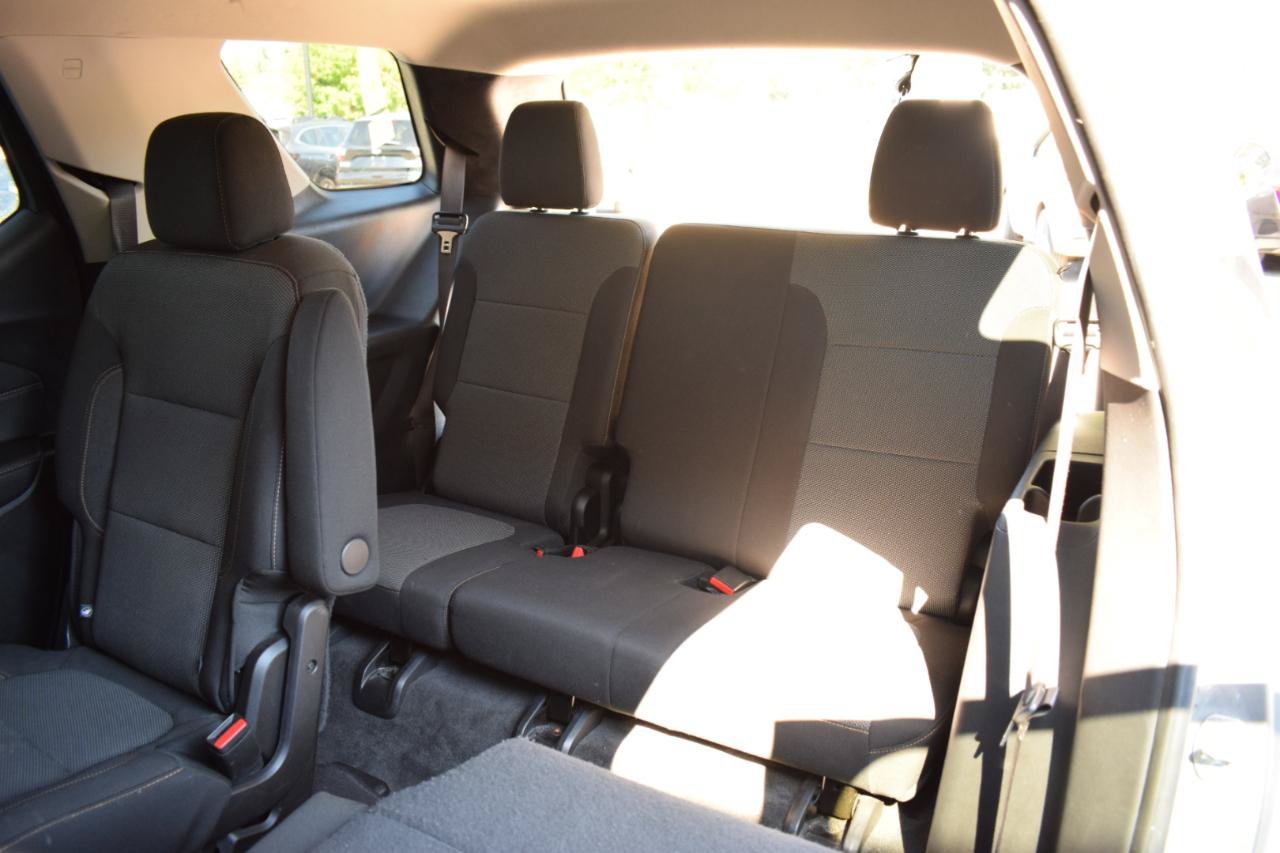 Used 2020 Chevrolet Traverse LT FWD image 40