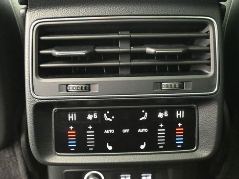 Used 2019 Audi Q8 Prestige image 21