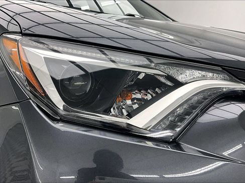 Used 2018 Toyota RAV4 LE image 29