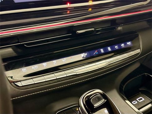 Used 2024 Cadillac Escalade ESV V image 16