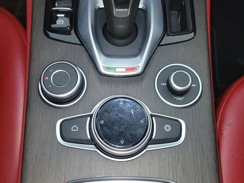 Used 2021 Alfa Romeo Stelvio Ti w/ Nero Edizione AWD/4WD image 24